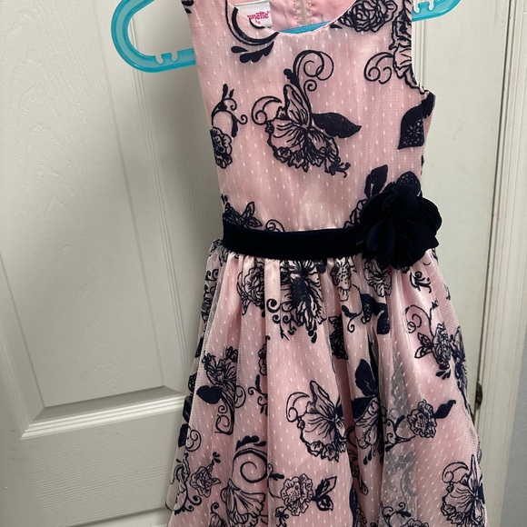 Girls party dress - Picture 2 of 3